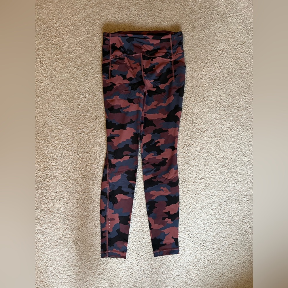 Lululemon swift speed high rise tight size 8 28”. Excellent condition